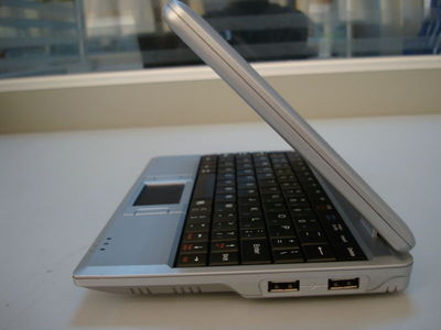 7寸银色上网本 计算机硬件与网络设备行业的新商机
